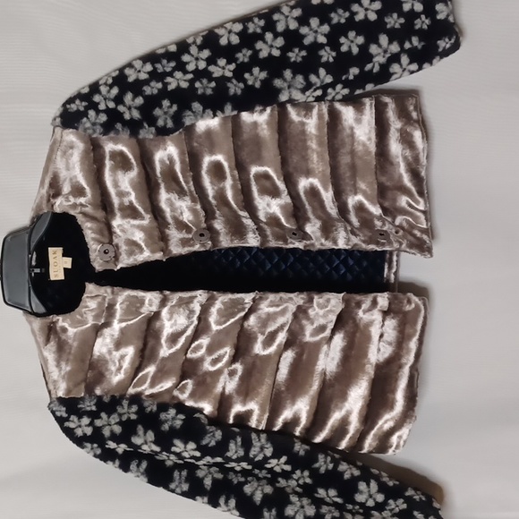 SUOAK New York Silver FauxFur Jacket Gray and Black. Size 8